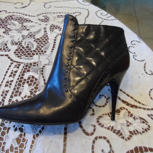 Burberry Black Calf Leather Quilted Ankle Heeled Boots Size 39B - Picture 8 of 16